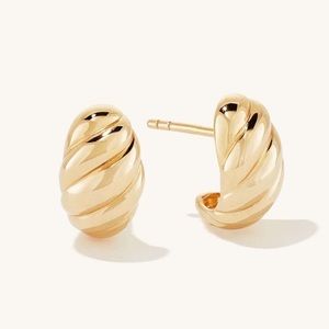 ORIGINAL PACKAGING - Mejuri Bold Croissant Dôme Huggies